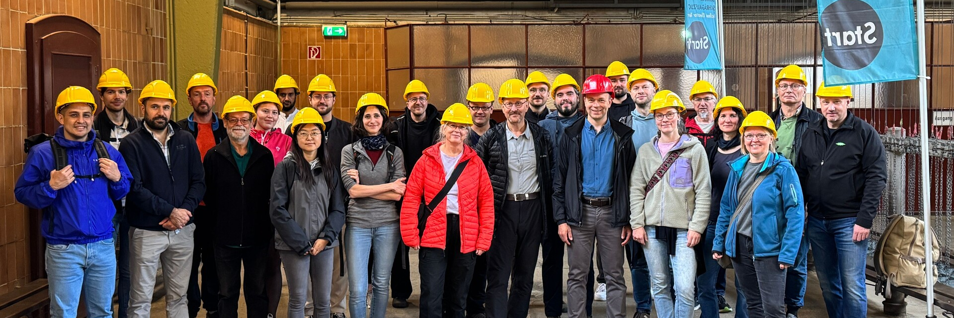 Gruppenbild der Mitarbeitenden in der Kaue des Bergwerks Rammelsberg